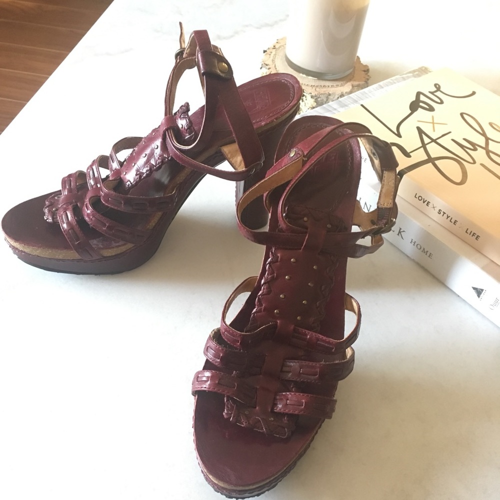 New! Frye Grace T strap leather platform sandal - Picture 10 of 13